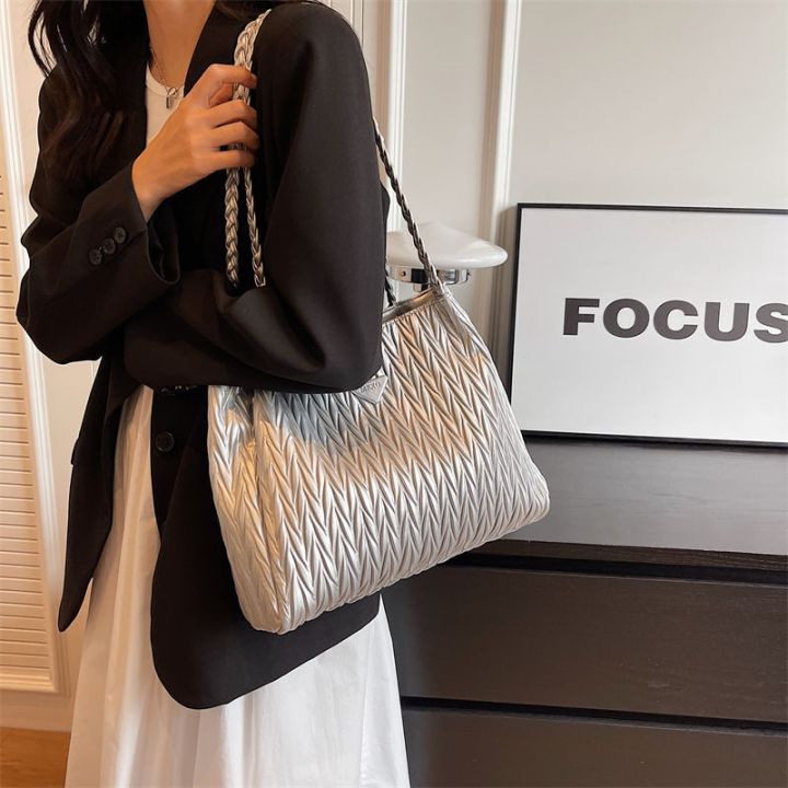 hot-sale-fashion-commuting-large-capacity-bag-2023-new-womens-leisure-foreign-style-all-match-shoulder-college-student-tote
