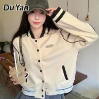 Du YAN เสื้อแจ็คเก็ตตัวอักษรสีขาวนวลแฟชั่นของผู้หญิงเครื่องแบบเบสบอล