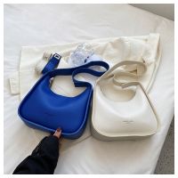 High-End Sense Bag Female Korean Version ins Fashion Trend Messenger Simple Texture Small Square Solid Color Underarm Girl 【AUG】