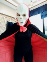 (เซ็ต 2 ชิ้น) ผ้าคลุมดำแดง ยาว 140 ซ.ม.+ หน้ากากผี หน้ากากเรืองแสง หน้ากากผี หน้ากาก หัวกะโหลก ผ้าคลุม เสื้อคลุม โจรสลัด ฮาโลวีน mask halloween