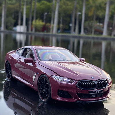 1:24 BMW-M8 Alloy Car Model Diecasts & Toy Vehicles Metal Toy Car Model Collection Sound and Light High Simulation Kids Toy Gift