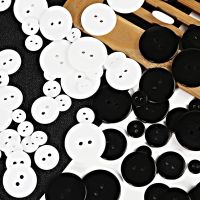 30/50/100pcs Mix Sizes Black/White Round Plastic Buttons 2 Holes Sewing Buttons Scrapbooking Garment DIY Apparel Accessories