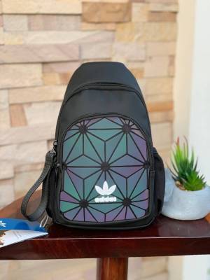 Adidas 3D Expect Originals Bag กระเป๋าสะพายคาดอก ขนาดกลาง ด้านหน้าแต่งดีเทลแบบ3D