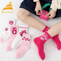 Annn Store ถุงเท้าสำหรับเด็กขนาดกลางยืดหยุ่นสูงลายหมีสตรอเบอร์รี่ KAOS Kaki Anak Perempuan การ์ตูนสีชมพูถุงเท้าขนาดกลางนักเรียนระบายอากาศได้ดี