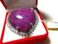 พลอยแท้ จี้เข็มกลัดทับทิมสีเลือดนก 50 กะรัต เรือนเงินแท้ ล้อมเพชร CZ Pigeon blood ruby 50 carat Cutting Heart