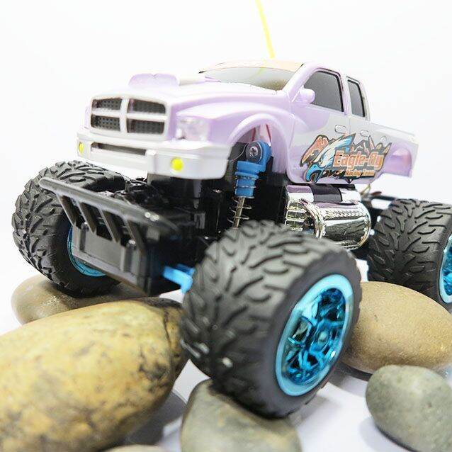 รถบังคับวิทยุ-super-giant-monster-truck-อัตราส่วน-1-24-วิ่งได้ทุกสภาพพื้นผิว-มีไฟหน้า-zonertoy-สีม่วง-ล้อฟ้า