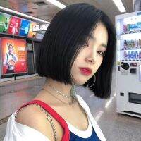 gzhuomengdachengzaishengziy วิกผมบ๊อบสั้นตรงสีเทาครีมมี่สีขาวไม่มีหน้าม้าสีดําทนความร้อนวิกผมสังเคราะห์เครื่องแต่งกายคอสเพลย์ปาร์ตี้วิกผมสําหรับผู้หญิง