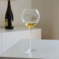 A high-end white wine glass with sparkling champagne is also very suitable for an ultra-thin thin-stem translucent red wine glass glass cup