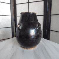 Tsuboya Ware Black Glazed Jar With Four Handles “Andagami”  งานเก่าปี 90 s ส.22 cm  สมันก่อนเขาเอาไว้แขวนหมู สมัยนี้หายากแล้ว ปากมีรอยบิ่น