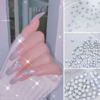 NKA 30ชิ้น Sparkly อัญมณีสี่เหลี่ยมเล็ก เสน่ห์เล็บคริสตัล ทำเล็บมือ เครื่องประดับเล็บสี่เหลี่ยม 3D อุปกรณ์ตกแต่งเล็บ Rhinestones เล็บสแควร์ ตกแต่งเล็บ