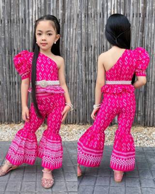 ชุดไทยเด็กเซทเสื้อเปิดไหล่แขนพองผ้าคอตตอนลายไทย + กางเกงขาบาน (ไม่รวมเครื่องประดับ)