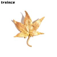 Brooches for Women Gold Color Maple Leaf Brooches Feather Pin Cardigan Shawl Buckle Fine Jewelry High Quality Accessories