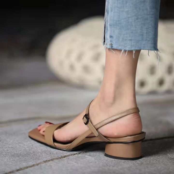 2022-รองเท้าแตะส้นสูงส้นหนาแบบใหม่ฤดูร้อนสไตล์ย้อนยุครองเท้าผู้หญิงสีพื้นเรียบหรู