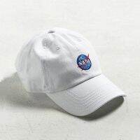 ▣ สินค้าอินเทรนด์ของยุโรปและอเมริกา NASA บุคลิกภาพสีขาวปักทั้งหมดตรงกับหมวกซอฟต์ท็อปสำหรับผู้ชายและผู้หญิงฤดูร้อนหมวกเบสบอลชายคาโค้ง