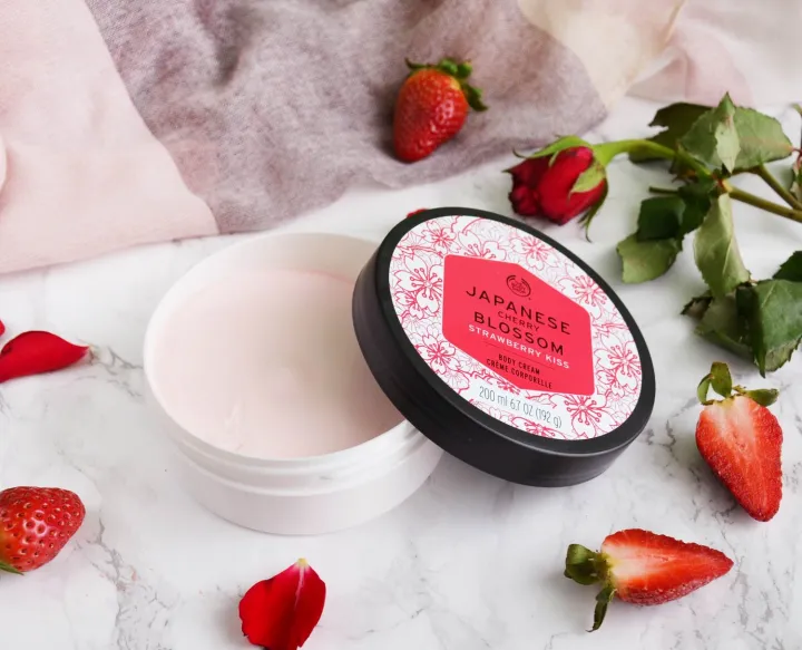 New!! The Body Shop Japanese Cherry Blossom Strawberry Kiss Body Cream