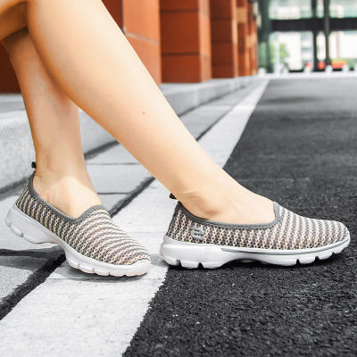 TOP☆SKECHERS_Gowalk 2 -Microburst-Sweet Bloom รองเท้าลำลองผู้หญิง รองเท้าแตะลำลองระบายอากาศ