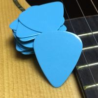 100pcs/lot Solid Sky Blue Medium 0.71mm Gauge Guitar Picks Plectrums Celluloid