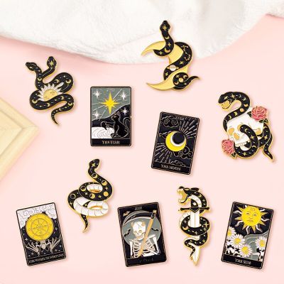 Creative Trendy Cartoon Black Snake Tarot Oil Drop Lapel Brooch Badge Pin Denim Bag Gift Men Women Fashion Jewelry Decoration