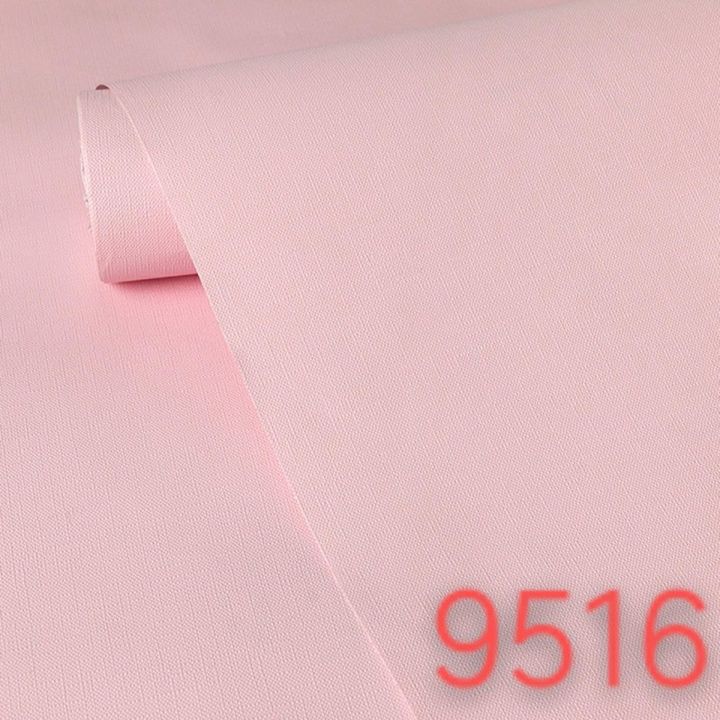 Choáng ngợp với căn phòng trang trí bằng giấy dán tường hồng nhạt tinh tế. Tông màu pastel này tạo cảm giác ấm cúng và dịu dàng cho không gian. Nhưng đừng bỏ qua hình ảnh đẹp lung linh phía sau giấy dán tường này nhé!