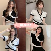 DD SHOP "พร้อมส่ง“(7055-1)เสื้อไหมพรมแขนสั้น แต่งเข็มกลัดโบว์น่ารักมาก