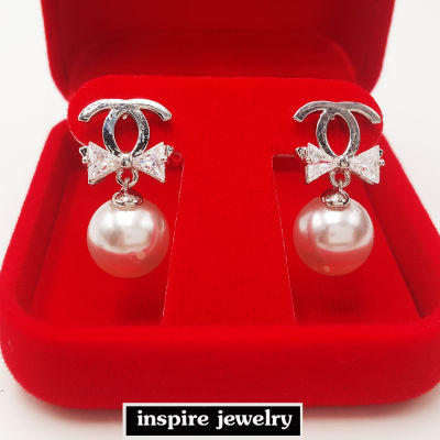 INSPIRE JEWELRY  ต่างหูเพชรสวิสงานแฟชั่นอินเทรน ห้อยมุกน่ารักมาก  หุ้มทองขาว or  white gold plated/diamond cloning