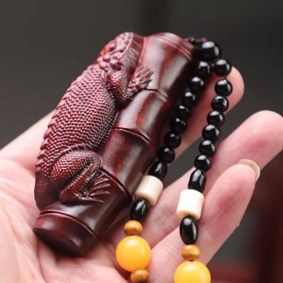 ✸✳❇ Lobular red sandalwood festival high rise handle piece text play mahogany play เครื่องประดับรถยนต์แบบพกพา จี้จิ้งจกพวงกุญแจ