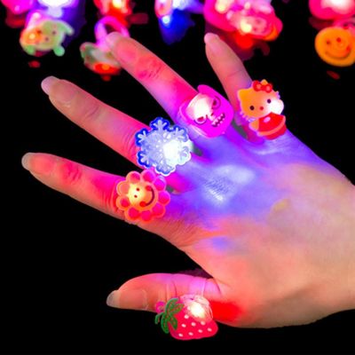 【CW】 5pc/set Luminous Rings Stars Shine In The Dark Children  39;s Toys Flash LED Cartoon Lights Glow In The Dark Toys for Kids Toys