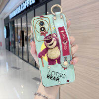 เคสโทรศัพท์พร้อมสำหรับ OPPO A58 4G Vivo Y02A Vivo Y02T (มีสายรัดข้อมือ) ซอฟสแควร์ขอบการ์ตูนน่ารัก Lotso ชุบเคสโทรศัพท์เคสโทรศัพท์นิ่มชุบหรูหรา