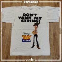 เสื้อยืดผ้าฝ้ายพิมพ์ลายขายดี [ THE TOY STORY ] Woody Sheriff 1995 Disney Made in USA เสื้อการ์ตูน  papamama vintage