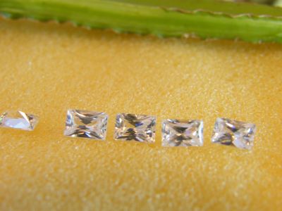 CZ คิวบิกเซอร์โคเนีย เพชรรัสเซีย Cubic Zirconia รูปสี่เหลี่ยม  WHITE American diamond stone SQUARE SHAPE 5x2.50 MM  ( 10 PCS เม็ด )