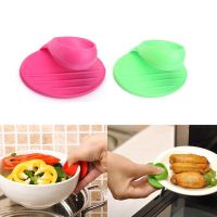 1pcs Silicone Non Slip Heat Resistant Glove Clip Insulated Baking Mitt Anti-Scald Pot Holder Cooking Pinch Grips Kitchen Gadget Random Color