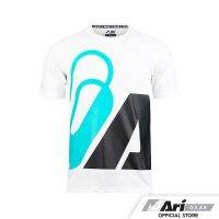 ARI BIG LOGO RUNNING LIFESTYLE TEE - WHITE/BLUE/BLACK เสื้อยืด อาริรันนิ่ง ซิกเนเจอร์ สีขาว