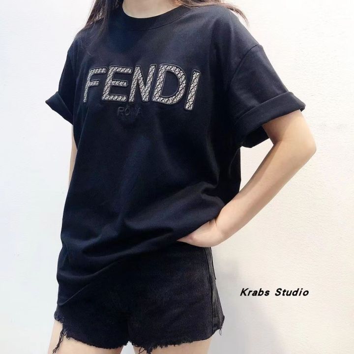 fendii-ใหม่เสื้อหน้าอกปักรอบคอตัวอักษรผ้าฝ้ายแขนสั้นแท้เสื้อยืดใช้ได้ทั้งชายและหญิงเสื้อลำลอง