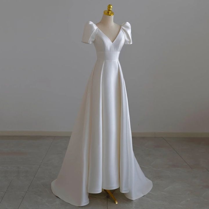 ชุดแต่งงานผ้าซาตินฝรั่งเศสใหม่ที่เรียบง่ายคอวีแขนสั้นเจ้าสาวแต่งงานฮันนีมูนเดินทางชุดสีขาว-5201712