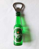 ที่เปิดขวด แม่เหล็กติดตู้เย็นด้วย เบียร์ Carlsberg ของสะสม ของฝาก ของที่ระลึก