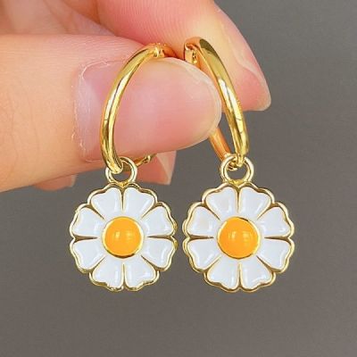 New Korean Hollow Wreath Flower Earrings For Women Crystal Zircon Sweet Bee Butterfly Stud Earring Girl Wedding Party JewelryTH