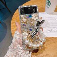 สร้อยข้อมือไข่มุกแบบพกพาเคสโทรศัพท์ติดเพชรสำหรับ Samsung Galaxy Z Flip 5 4 3ที่คลุมแช็งใสพลอยส่องแสงเป็นประกายระยิบระยับสุดหรู