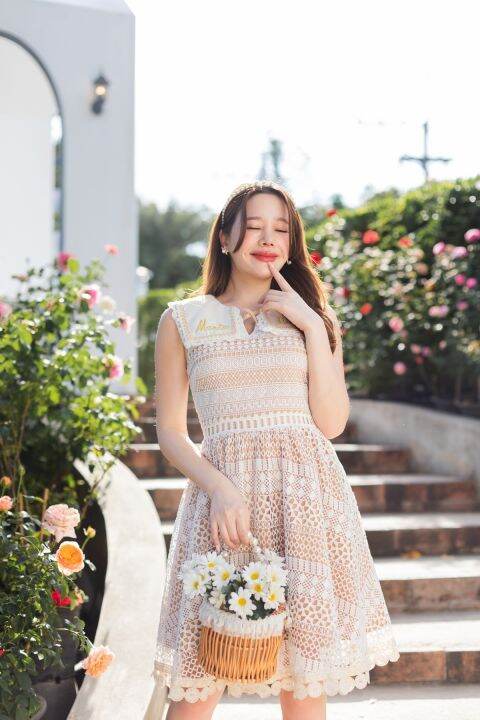 champagne-lace-dress-เดรสลูกไม้ปกกะลาสี-โทนสีขาวครีมทอง-สวยหวานเรียบหรูดูแพงใส่ง่าย-งานลูกไม้ทั้งตัวเป็นชุดที่น่าเก็บมาก