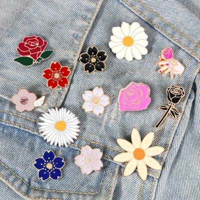 Nette Blumen Serie Brosche für Mädchen Frauen Schöne Rose Daisy Abzeichen Mode Rucksack Emaille Pins Schmuck Valentinstag Geschenke