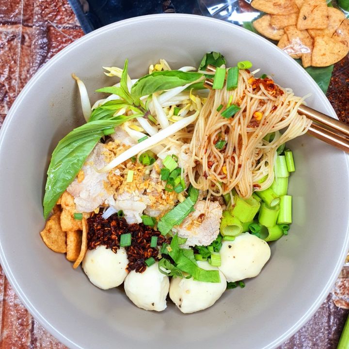 10แถม2-ก๋วยเตี๋ยวเรือมั่งคั่งเส้นหมี่ขาว-ก๋วยเตี๋ยวเรือกึ่งสำเร็จรูป-สูตรต้นตำหรับ-เข้มข้น-ถึงเครื่อง-เส้นหมี่ขาว