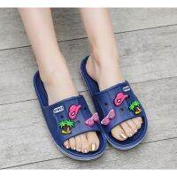 [A Full of energy]☞№ พลาด Crocs Flip Flops ที่น่ารักพัฟสำหรับผู้หญิงที่มี Jibbitz ฟรี