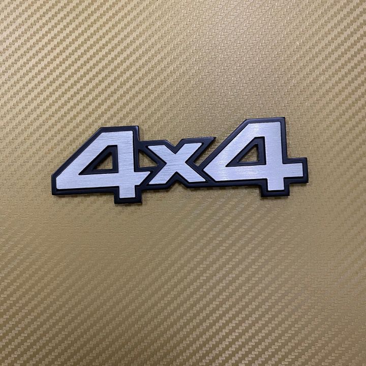 โลโก้* 4 x 4  สีเงินขอบดำ งานอลูมิเนียม ขนาด* 4.4 x 14 cm ราคาต่อชิ้น