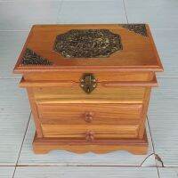 หีบไม้สัก สีไม้ (Teak Chest) หีบเก็บของ หีบเก็บเครื่องประดับ บุผ้ากํามะหยี่สีแดง ขนาด กว้าง20xลึก17xสูง24 cm.