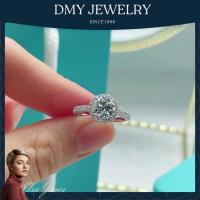 DMY Jewelry ผ่านเครื่องตรวจจับเพชร 100%/แหวนเงิน 925แท้/แหวนเพชรกลม Moissanite จริงพร้อมใบรับรอง/แหวนเพชรของแท้/ แหวนเพชร Moissanite ทรงกลมแวววาว