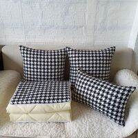 （HOT) ผ้าห่มหมอนในรถหมอนโซฟา Houndstooth เรียบง่ายผ้าห่มเบาะแฟชั่นหรูหราเบาๆ in ปลอกหมอนแบบใช้คู่