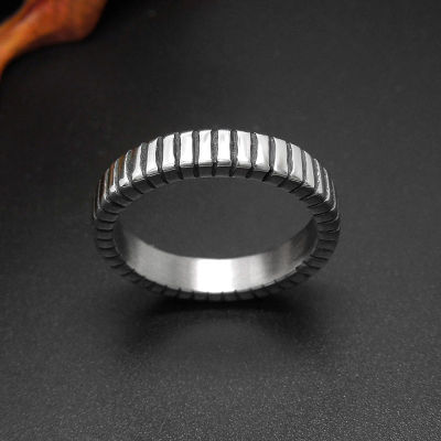 แหวนเหล็กไทเทเนียมวงกลมดีตาหมากรุกแหวนหางไหลเข้าผู้ชายผู้หญิงเครื่องประดับแหวนคู่