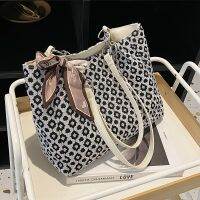 [COD] 2023 spring new knitted jacquard cloth tote bag and shoulder personality ins portable