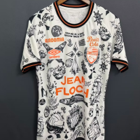 23-24ฝรั่งเศส Lorient Jersey ซึ่งเป็นผ้ารัดคอร์เน็ตสำหรับใส่อยู่บ้านและไม่อยู่ในชุดฟุตบอลที่ได้รับความนิยม