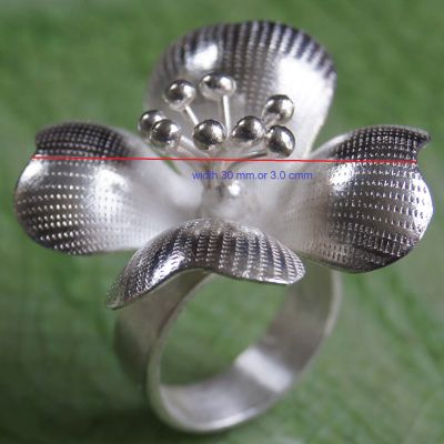 The gift is liked by the recipient.ring  pure silver Thai Karen hill tribe silver hand made Size 8,9,10 Adjustable ของขวัญแหวนลวดลายไทยเงินแท้ งานเงินแท้ ขนาดปรับได้สวยงามเป็นของฝากถูกใจบ
