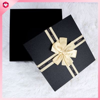 HappyLife Gift Box กล่องของขวัญ กล่องของชำร่วย กล่องกระดาษอย่างแข็ง กล่องดอกไม้ กล่องตุ๊กตา รุ่น C62320-9T